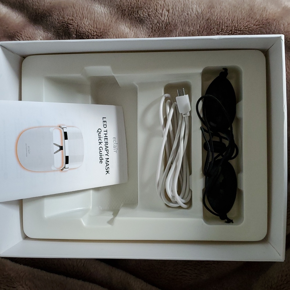 Éclair LED Therapy Mask - Picture 3 of 9